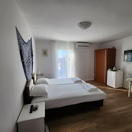 Neva 3* Supetar