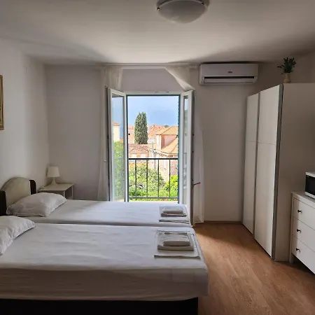Neva Guest house Supetar