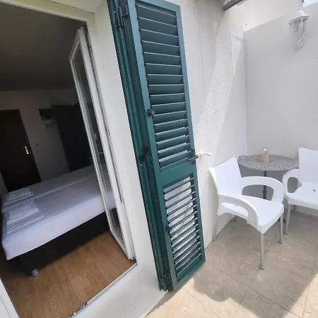 Guest house Neva Supetar